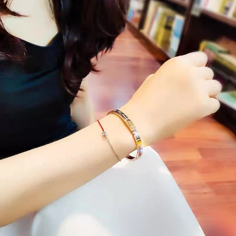 Braccialetti di tendenza per coppie di studenti, un paio di regali di compleanno per uomo e donna, braccialetti in acciaio al titanio con incisione_voghion.com