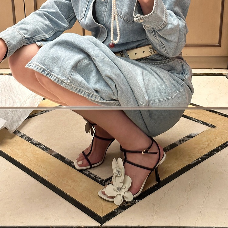 High-end Design, White Flower Open-toe Sandals, Fairy Style, Straight Line, High Thin Heel, Square Toe, Women's_voghion.com