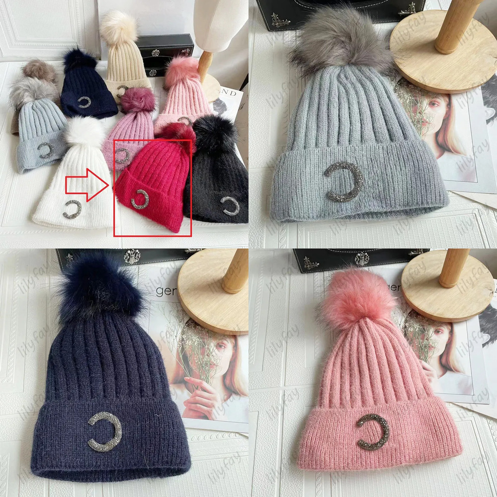 Berretto in maglia di lusso con pon pon e scritte per donna e uomo_voghion.com