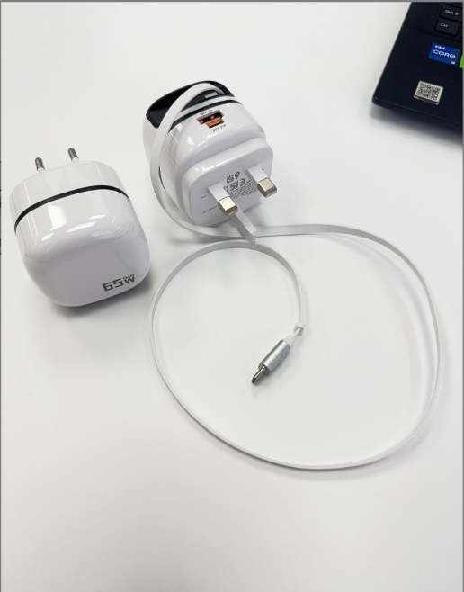 65w Schnellladegerät Mit Klappständer Und Einziehbarem Kabel_voghion.com