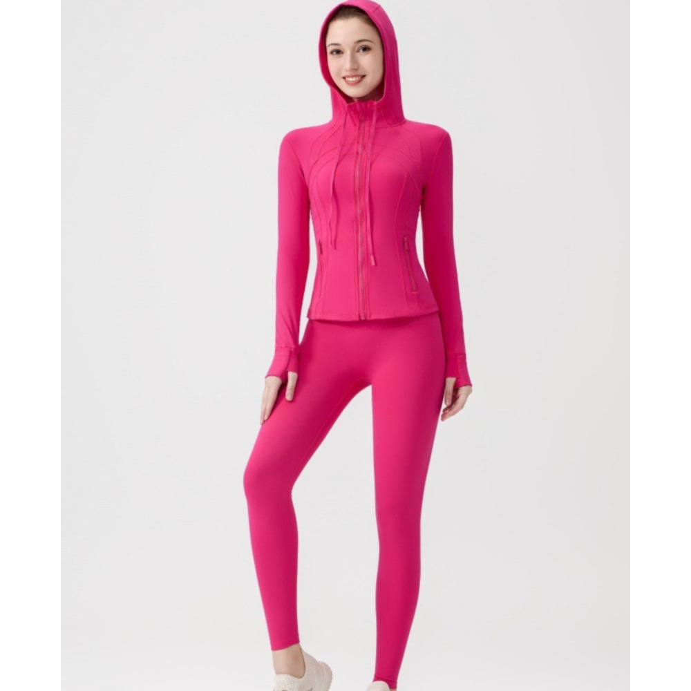 Dames yoga-outfit met capuchon, bestaande uit een 9-punts legging en een slim fit jasje, casual sportkleding voor workouts en dagelijks gebruik._voghion.com