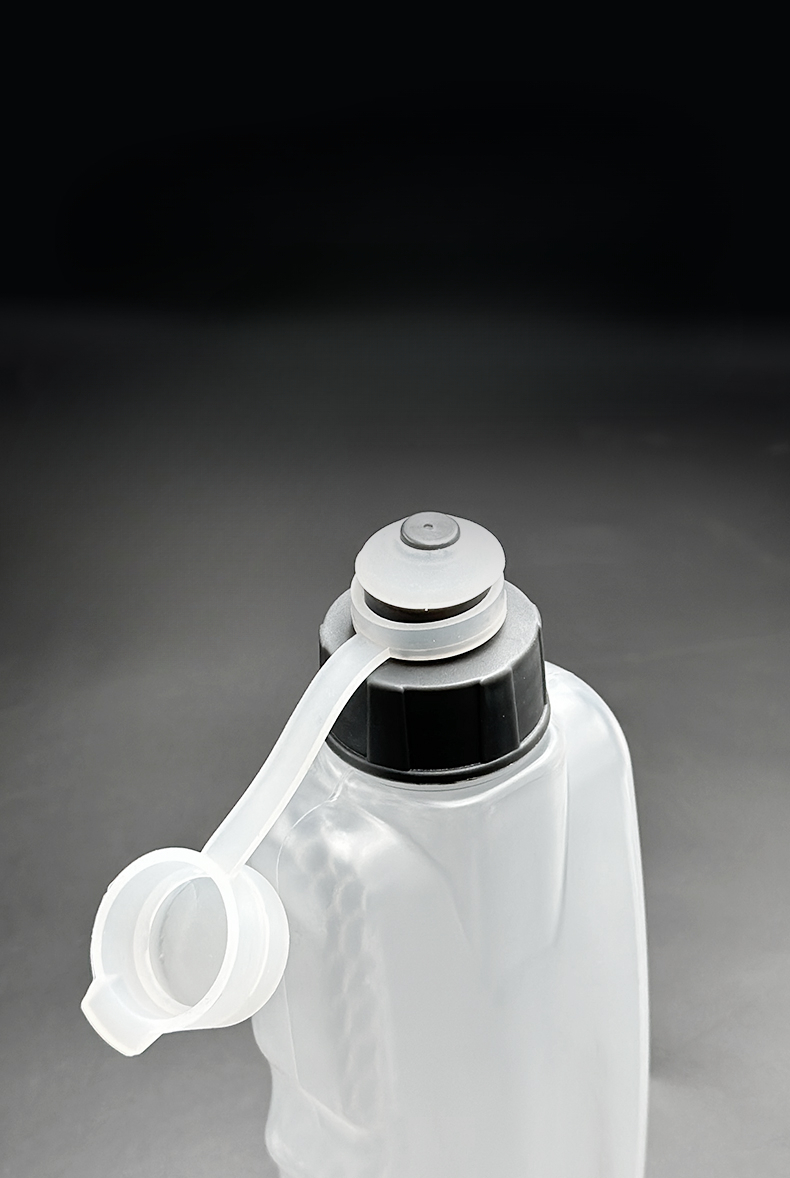 Gebogene tragbare Squeeze-Fitness-Sportflasche in Lebensmittelqualität für den Laufmarathon, eng anliegende, unsichtbare Gürteltasche, Wasserbecher_voghion.com