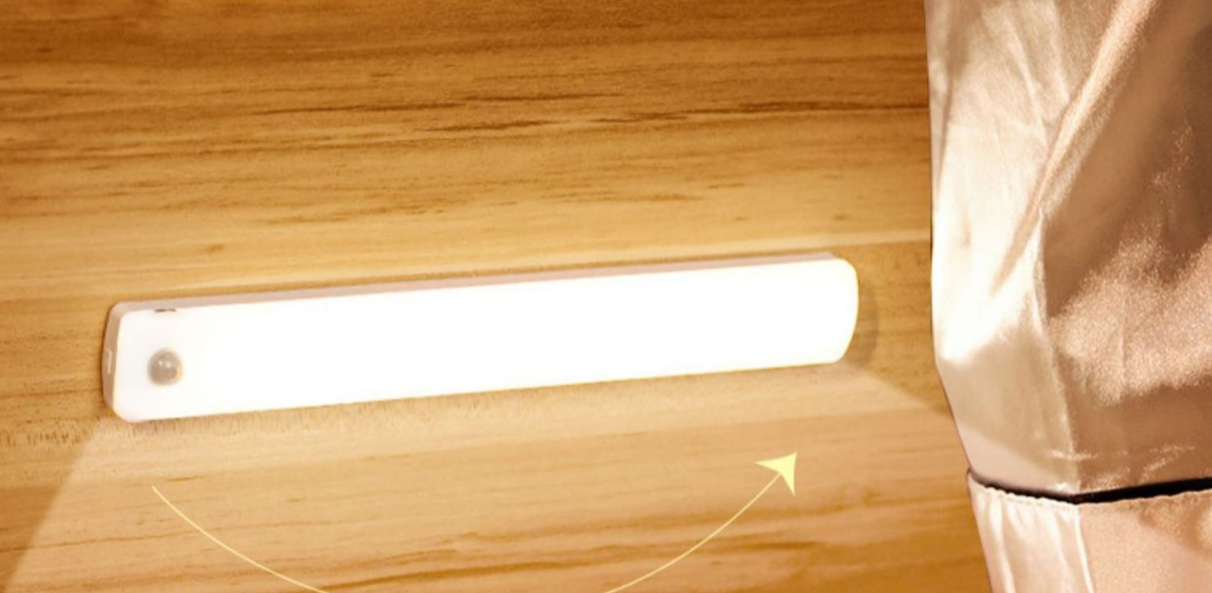 Scala con sensore di movimento intelligente, suono e controllo automatici, armadio, ricarica wireless notturna, luce notturna a LED_voghion.com