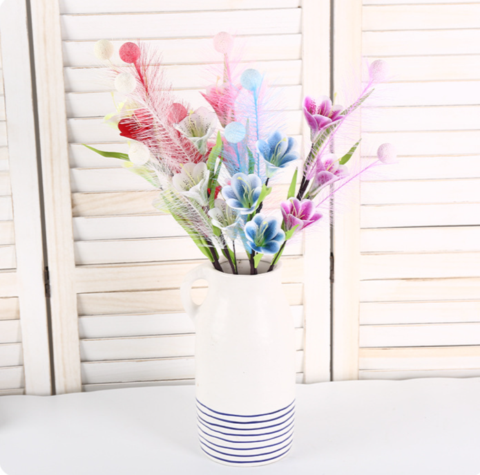 Ramo de lirios y bolas doradas flores artificiales con junco_voghion.com