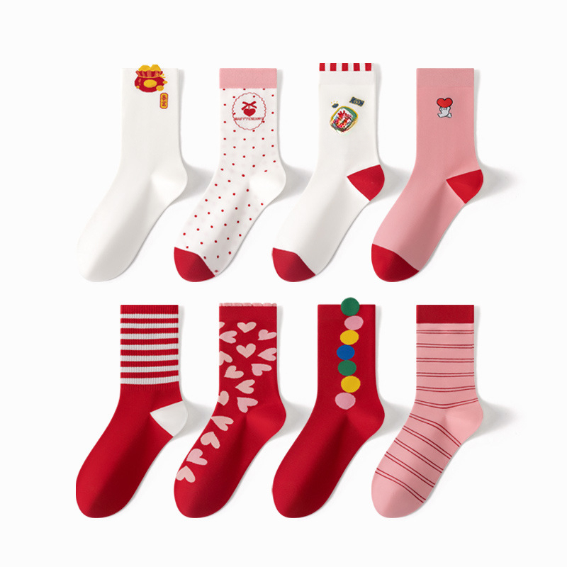 Chaussettes rouges tendance mi-mollet Lillian, motif dessin animé mignon, année du zodiaque, pour femmes, automne-hiver. Chaussettes de Noël rouges pour femmes, automne-hiver. Design mignon, dessin animé, tendance, mi-mollet. Chaussettes de Noël rouges pour femmes, automne-hiver._voghion.com