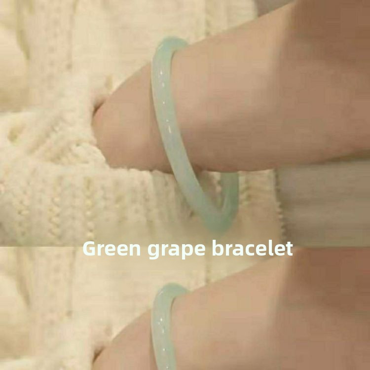 The Glass Jade Is Super Fairy-like, With A Green Grape And Milk Tea Color, Same Style As The One Worn By Best_voghion.com
