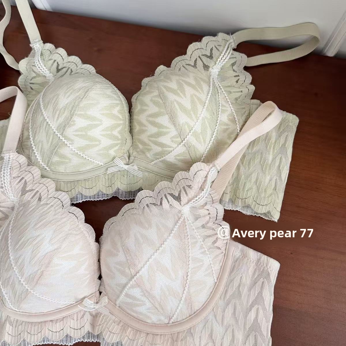 Sutiã estilo francês Pure Desire com renda sexy para mulheres com seios pequenos, modelo push-up, sem aro, com modelagem lateral e efeito anti-flacidez._voghion.com