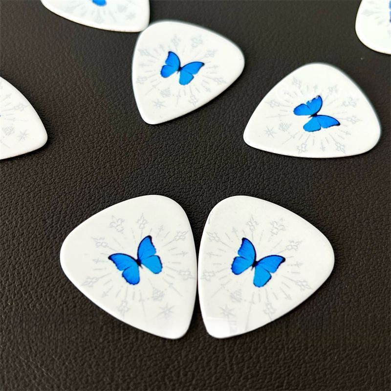 Palheta de guitarra com borboleta azul para baixo e elétrica_voghion.com