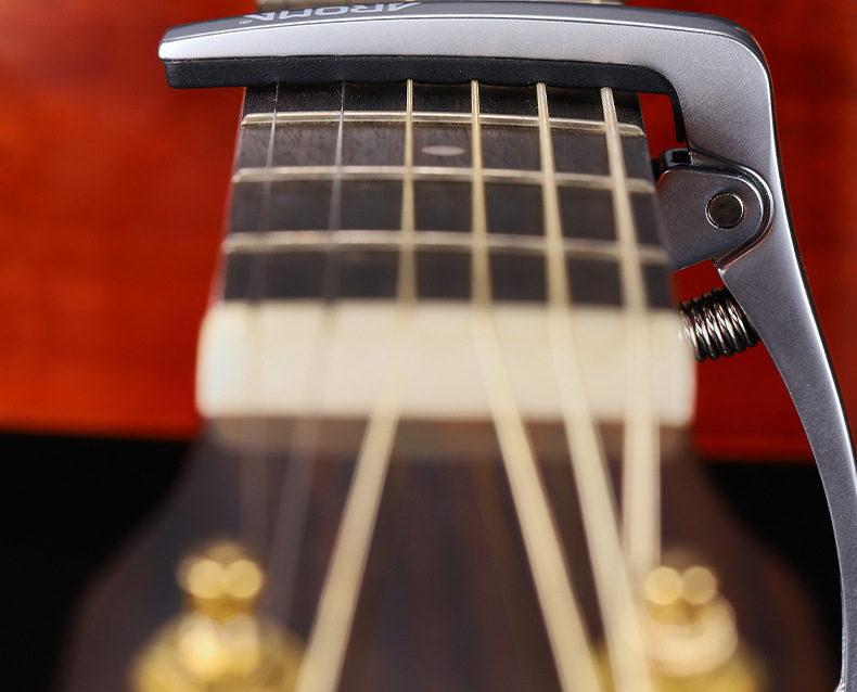 Capotraste universal para violão folk clássico e elétrico_voghion.com