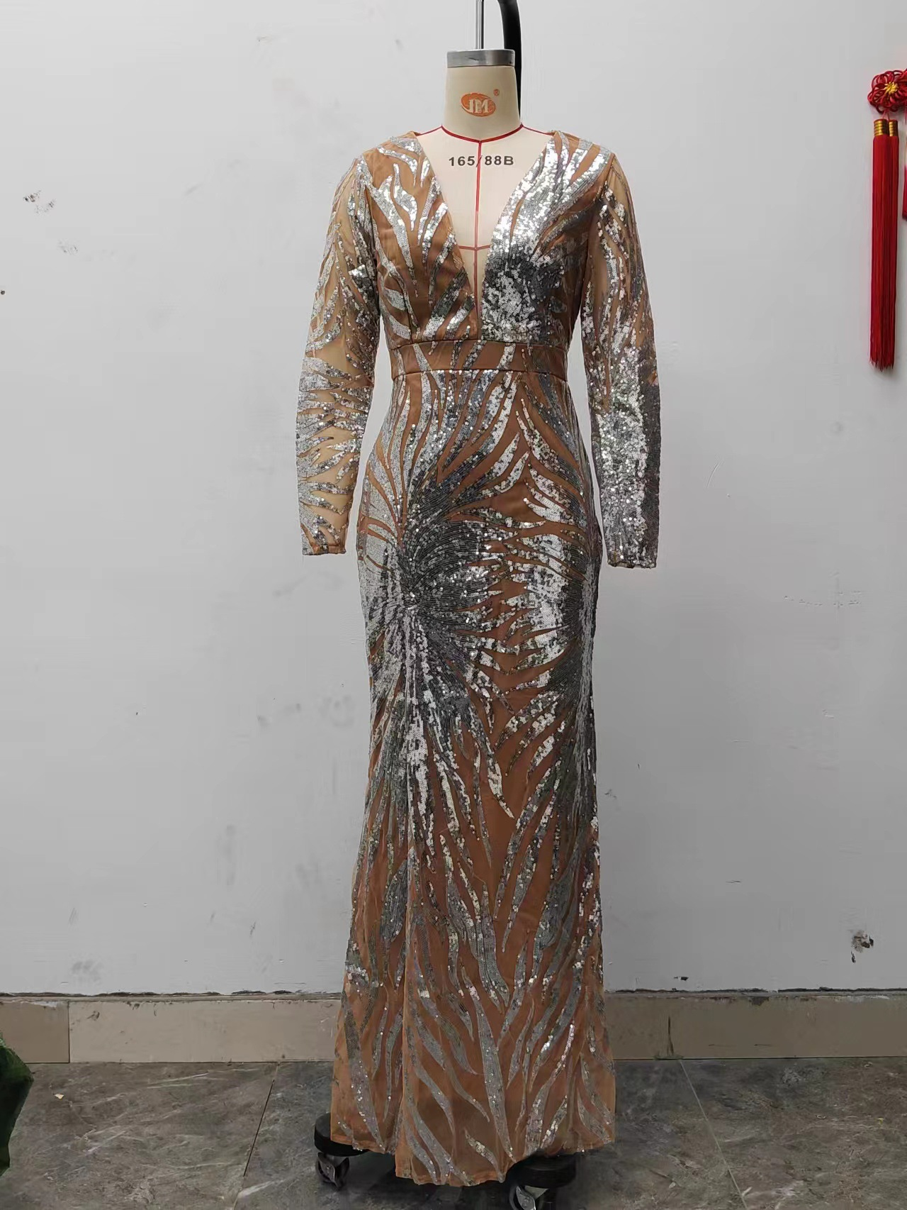 Voya Voya – Europäisches und amerikanisches Damenmode-Kleid im grenzüberschreitenden Stil mit Goldprägung, langen Ärmeln, figurbetont und sexy Meerjungfrauen-Schnitt_voghion.com