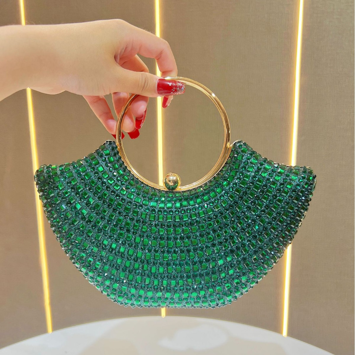 Nuova pochette da donna con strass, elegante, lussuosa e versatile, ideale per serate e feste, modello 2026._voghion.com