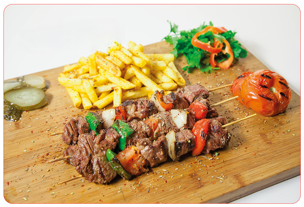 Fünfteiliges Grillbesteck-Set mit individuell anpassbaren Griffen aus Massivholz, bestehend aus Schneidebrett, Gabel, Zange und Pfannenwender mit Nylonfutter._voghion.com