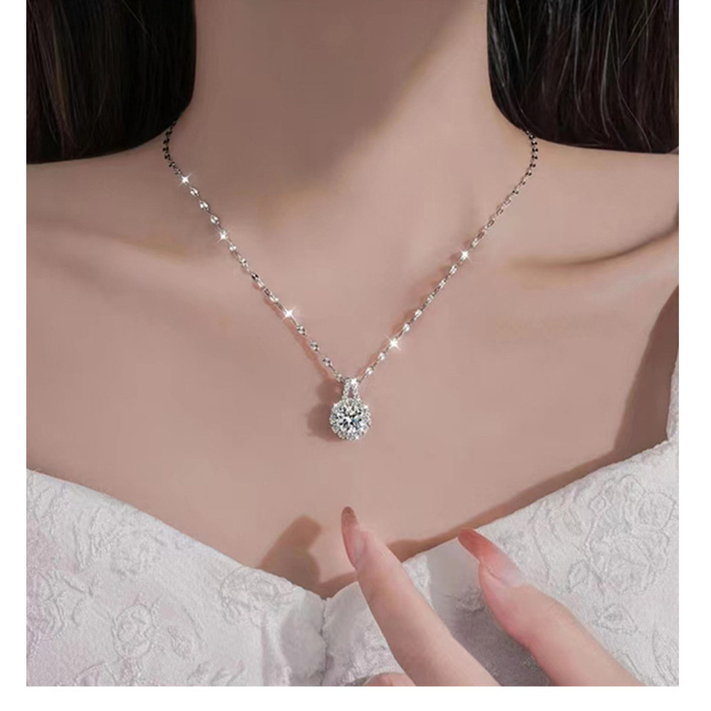 Elegant Moissanite Sunflower Pendant Necklace In 925 Sterling Silver_voghion.com